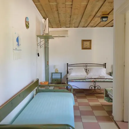 Ξενοδοχείο με διαμερίσματα Koralia Kastrisianika