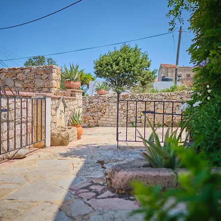 מלון דירות Koralia Kastrisianika